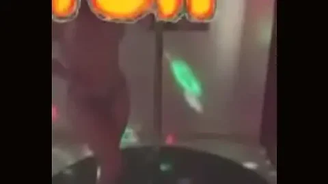 escort regia baila en el tubo para su cliente 1733438993