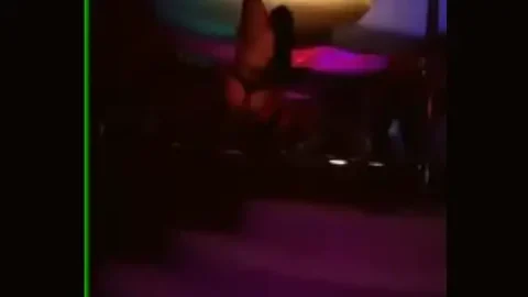 teibolera mexicana en el tubo bailando lapdance striper 1733438453